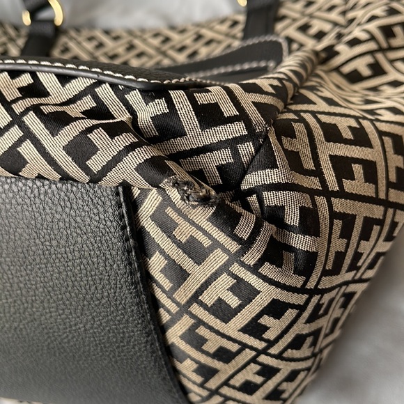 Tommy Hilfiger satchel - Picture 10 of 10